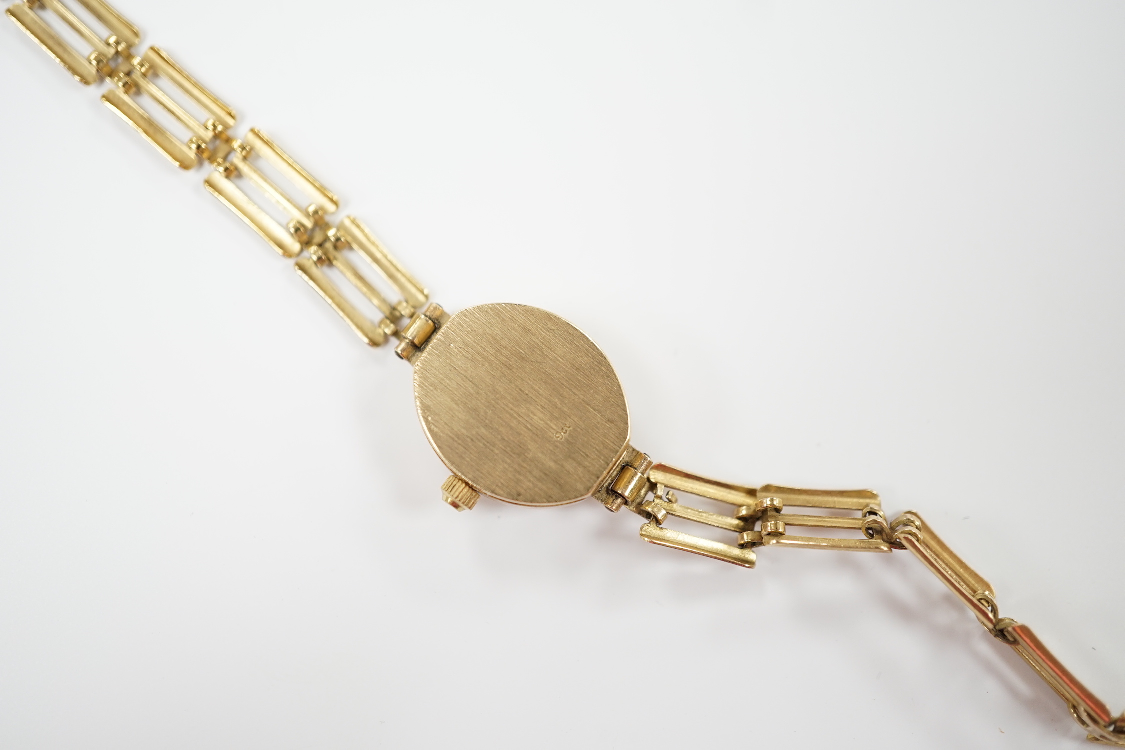 A lady's 9ct quartz wrist watch, on a 9ct gold bracelet, overall length 18cm